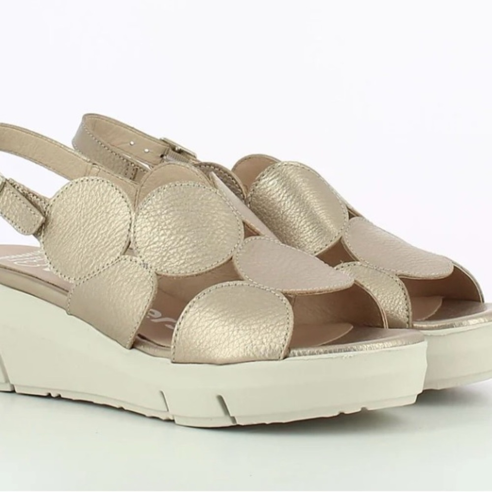 Bubble Wedge by Wonders Platino Sandals